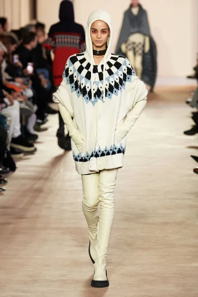 Look 15
